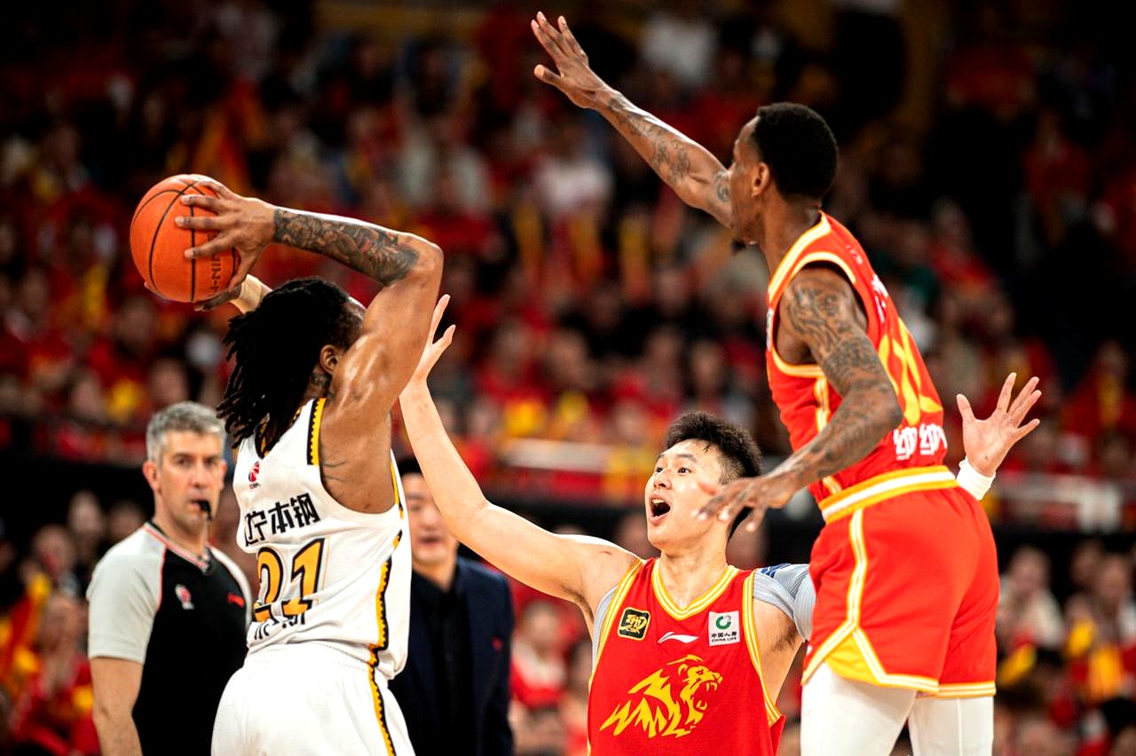 广厦男篮发布备战花絮,加时末段绝杀压哨,足总杯任务艰巨,轮换策略成焦点(广东宏远战广厦胜负发生逆袭) 广厦男篮发布备战花絮,加时末段绝杀压哨,足总杯任务艰巨,轮换策略成焦点(广东宏远战广厦胜负发生逆袭)